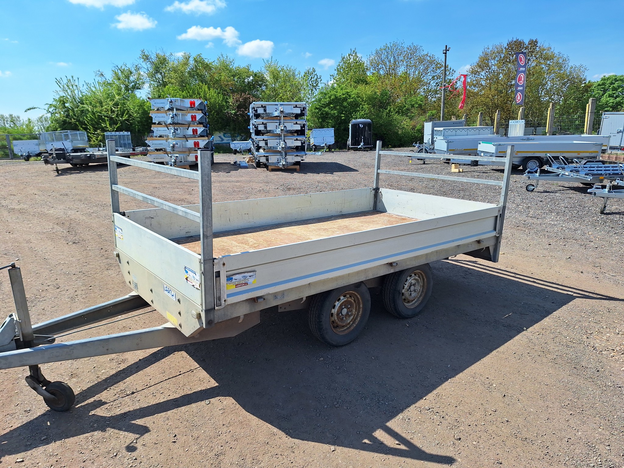 Bild von Mietanhänger 2.0t - 3.30 x 1.80 m Tandem Hochlader
