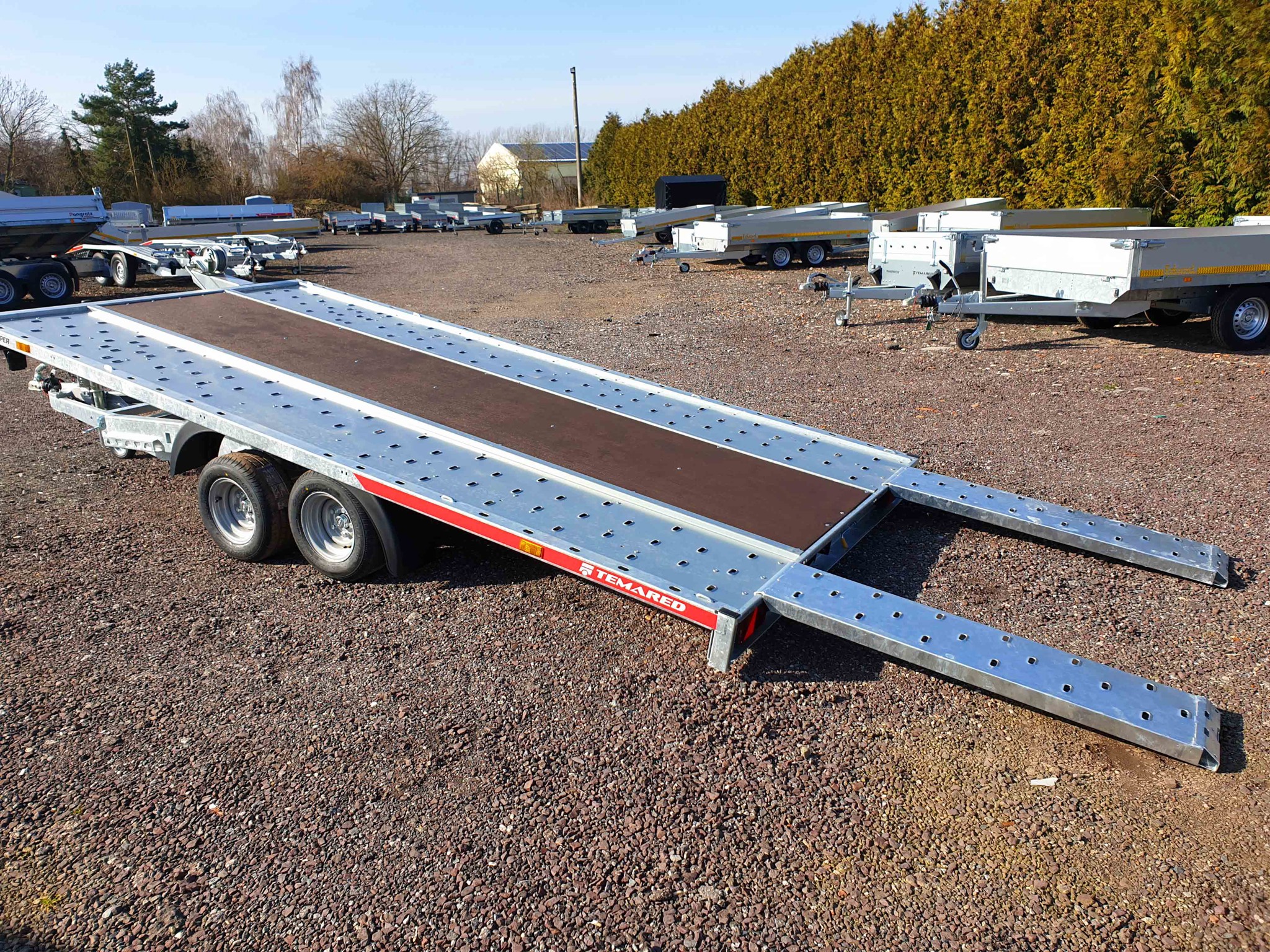 Bild von 3t kippbar - 4,06 x 2,08m - CarKeeper 4020/2S Stahlstandschienen